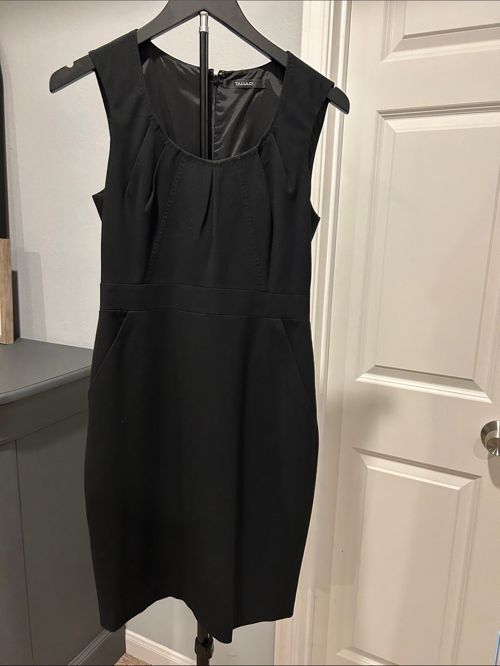 Tahari Black Sleeveless Midi Sheath Dress